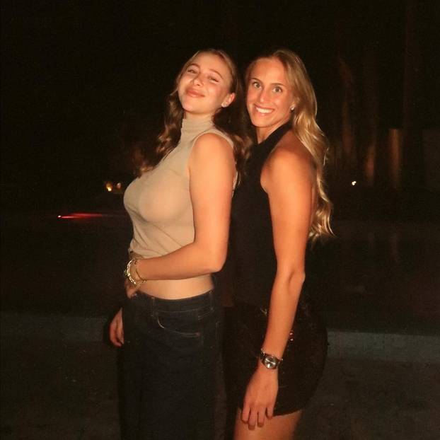 FOTO Kritizirali je zbog grudi. Povukla se, vratila pa rasturila