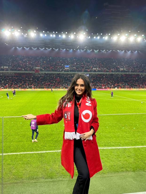 FOTO Obje su joj ispale. Tuga za najljepšu voditeljicu Lige prvaka