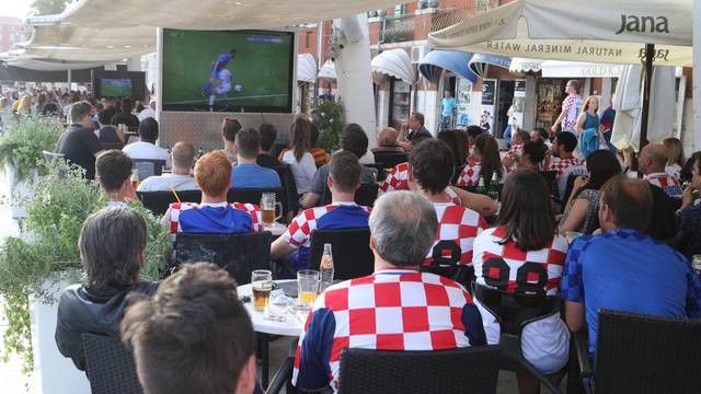 Split: Hrvatski navija?i u kafi?ima prate drugi nastup Hrvatske na Euru 2016. 