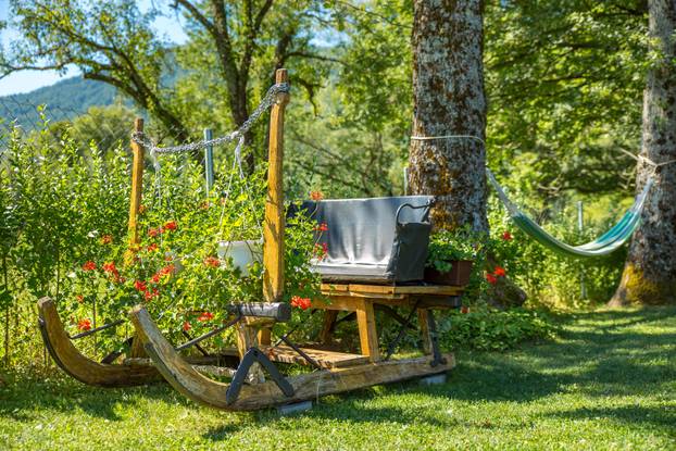 FOTO Kuću za odmor Mali Medo kod rodnog sela Nikole Tesle u Lici okružuje pravi prirodni raj