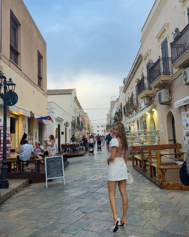 FOTO Ova olimpijka može sve. Na skijama osvaja medalje, a u tangicama podsjeća da je model