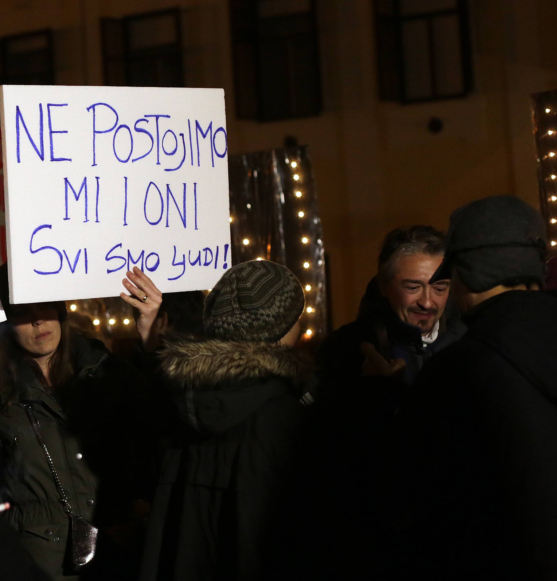 Stotine na Markovu trgu protiv zatvaranja rute za izbjeglice