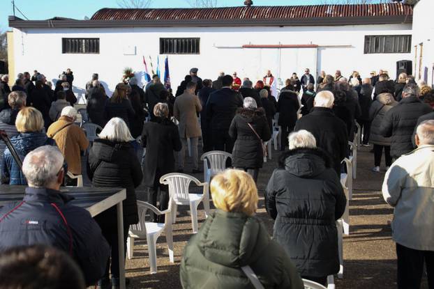 Dan sjećanja na žrtvu Vukovara obilježen je kod skladišta Veleprometa, a zatim na Ovčari