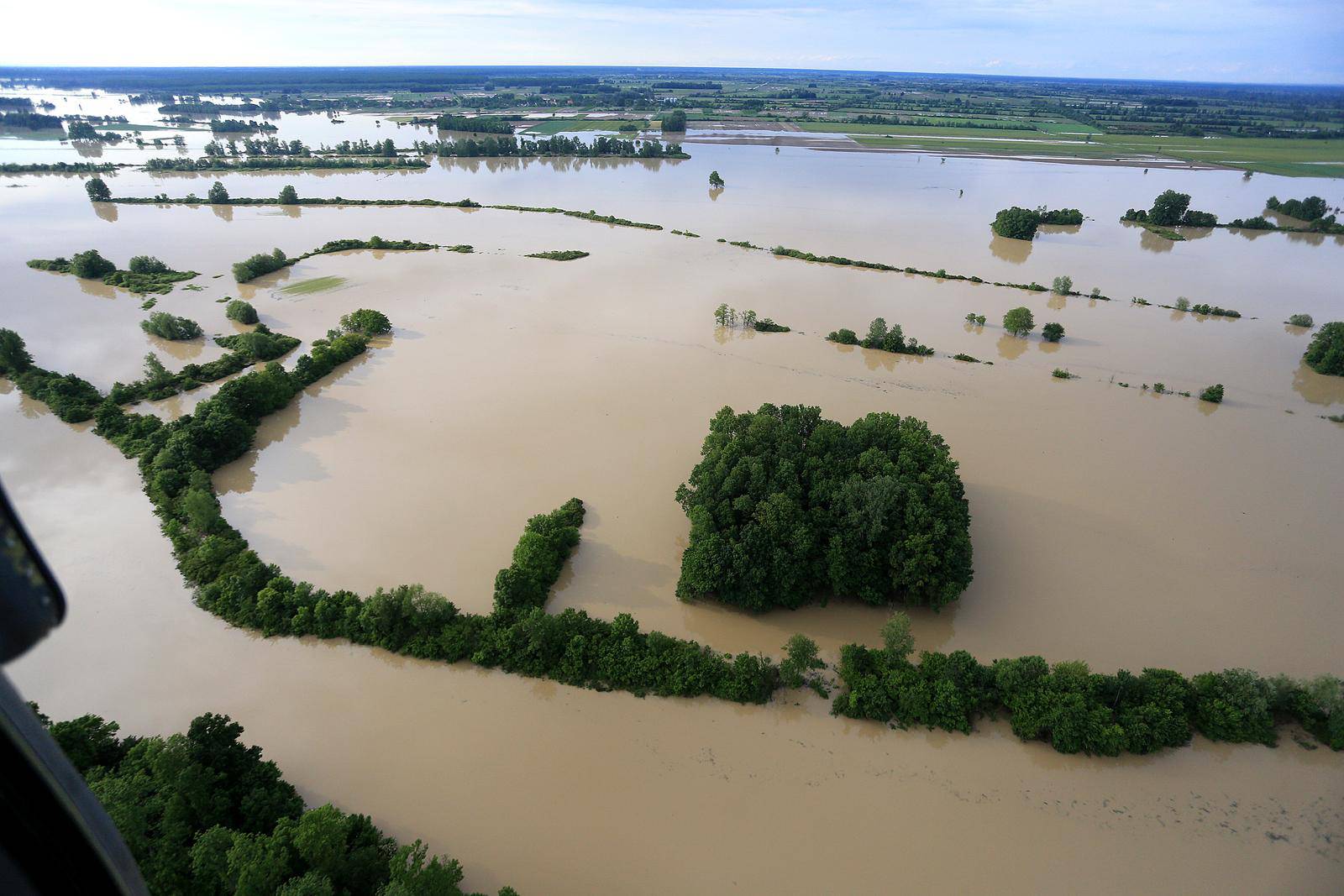 Osma godišnjica katastrofalne poplave u Gunji - Pogled iz zraka