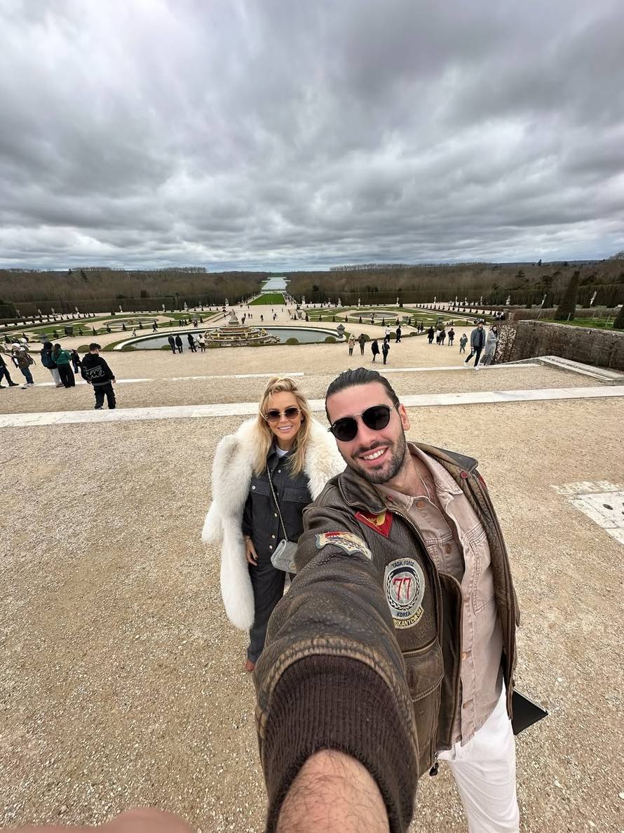 FOTO Pogledajte u čemu se nakon romantičnog vikenda u Parizu s Majom vozio Šime Elez