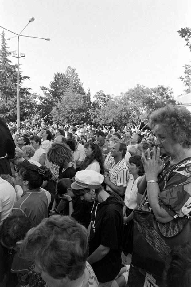 Brojni vjernici na obilježavanju 10. godišnjice ukazanja u Međurgorju, 25.6.1991.