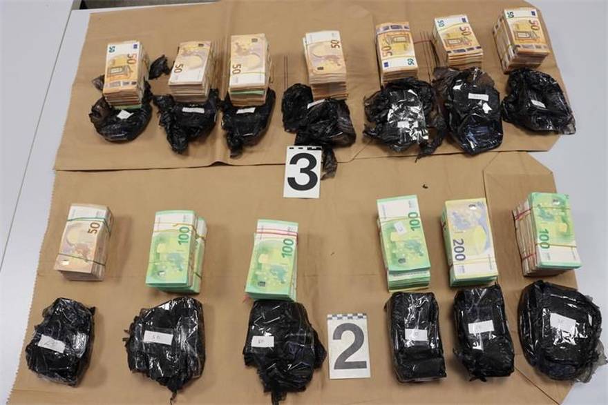 Policija i carina na MCGP Karasovi&cacute;i u vozilu prona&scaron;li skriveno prona&scaron;la pola milijuna eura