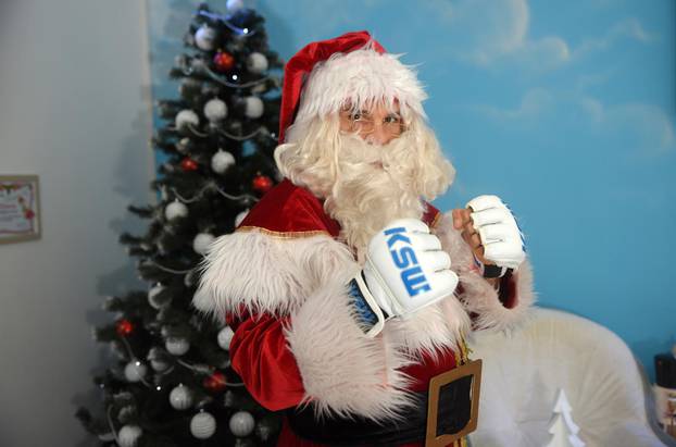 Pula: MMA borac Daniel Bažant radi kao Djed Mraz