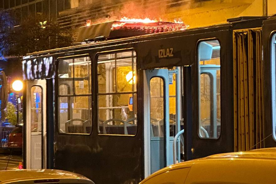 Požar tramvaja u Zagrebu