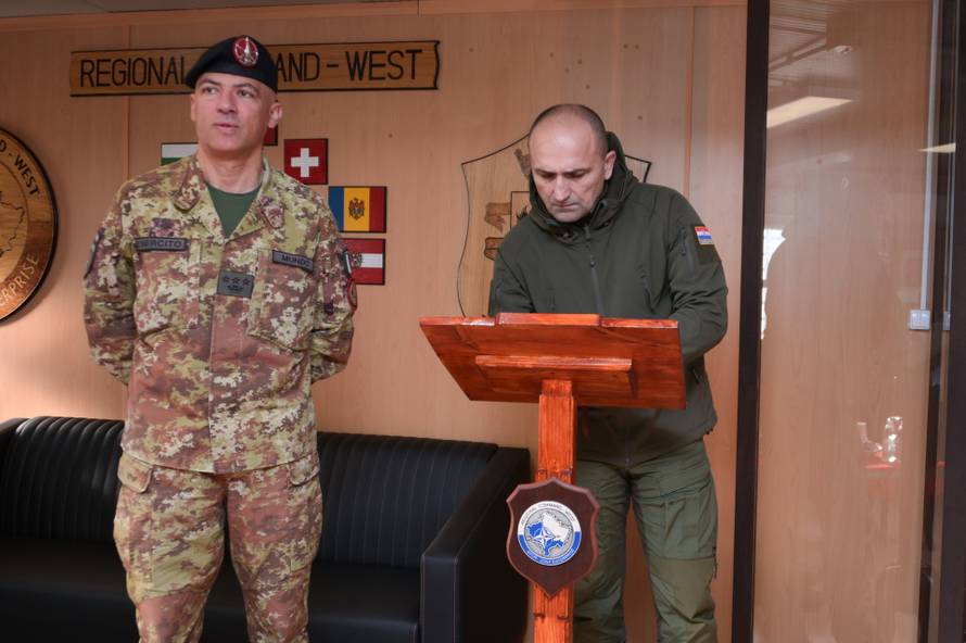 Anušić posjetio hrvatske vojnike na Kosovu: 'Bez vas, malo nam vrijedi sva tehnika i naoružanje'