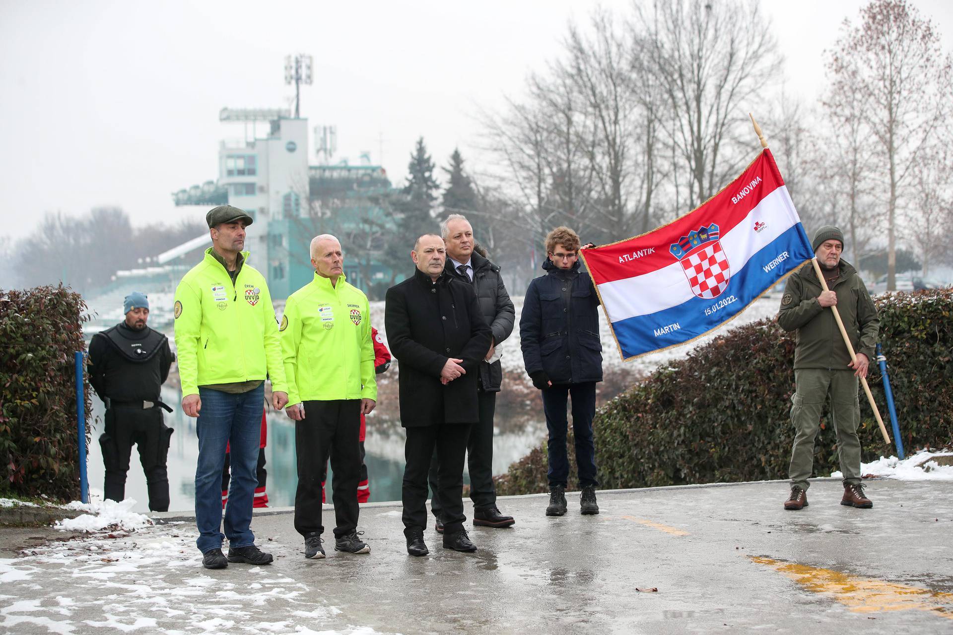 Zagreb: Održana svečanost porinuća i blagoslova čamca Fenix kojim će hrvatski branitelji preveslati Atlantik