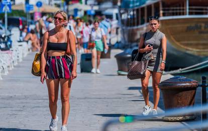 Danas i do 38°C! Turisti guštaju u Splitu. Ali uskoro stiže velika promjena i kraj toplinskog vala!