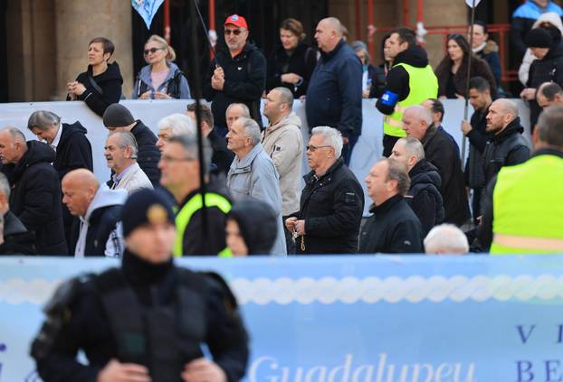 Zagreb: Muška molitva i popratni prosvjed na glavnom gradskom trgu