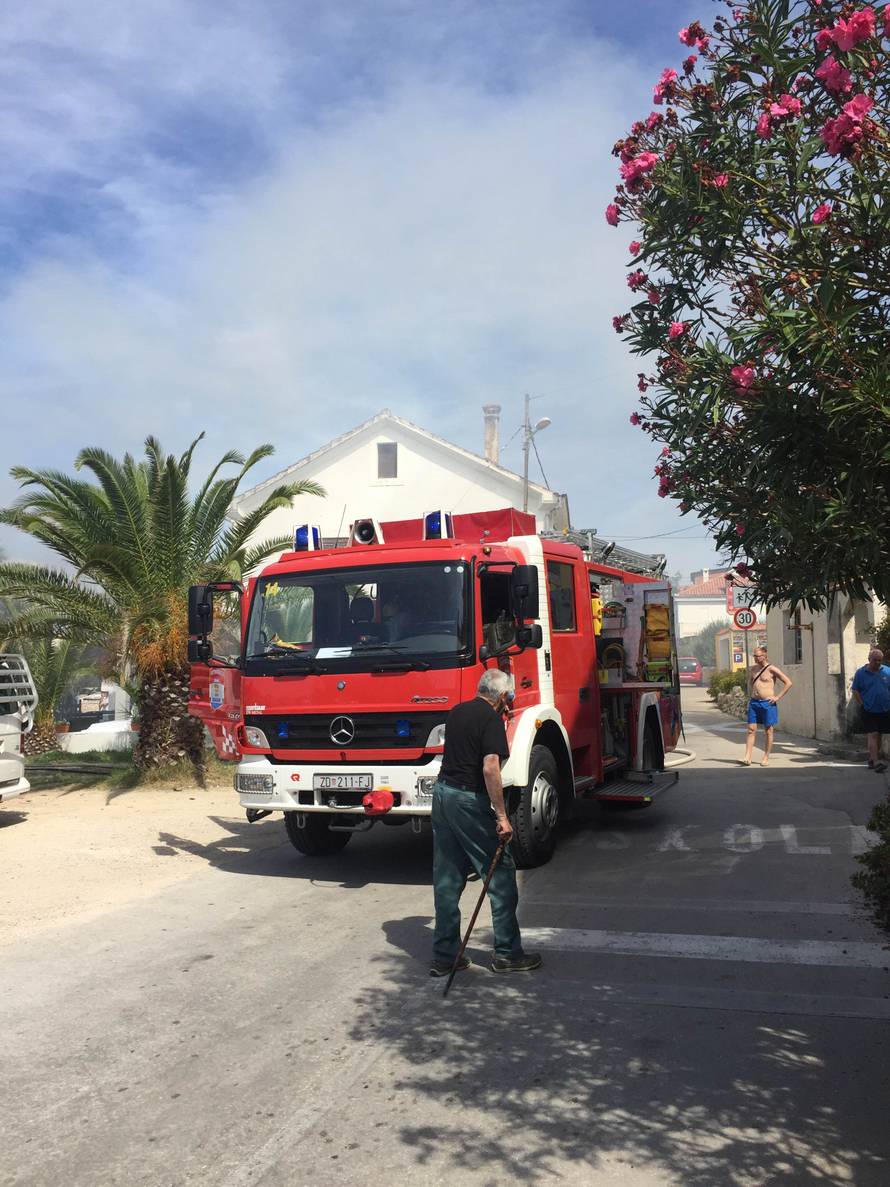 Dječaka je eksplozija glisera odbacila u zrak, slomio ruke