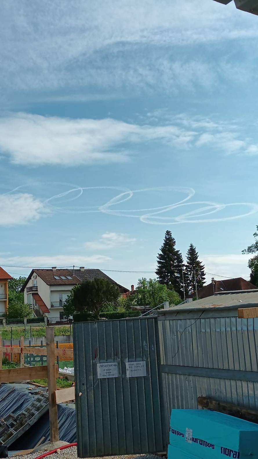 VIDEO Snimili su misteriozne krugove iznad Karlovca: 'Što je ovo? Možda i nismo sami...'