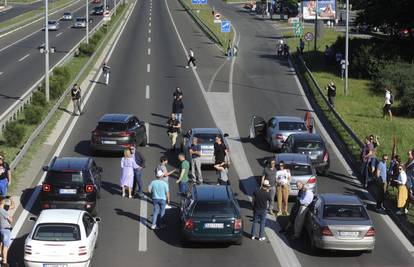 Blokada prometnica u Srbiji zbog prosvjeda protiv nasilja