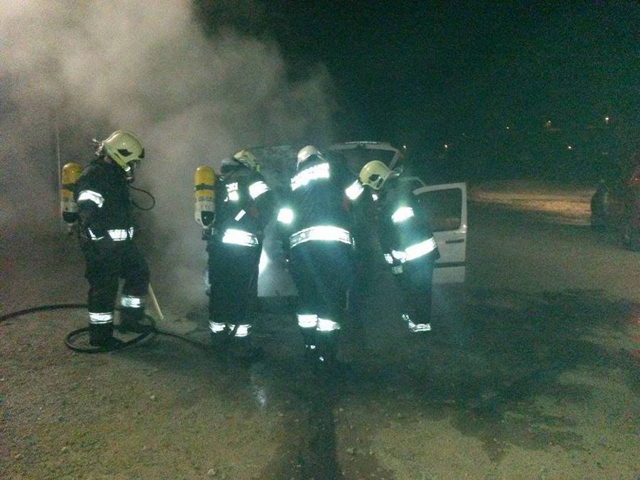 Brza intervencija: Vatrogasci ugasili požar na automobilu