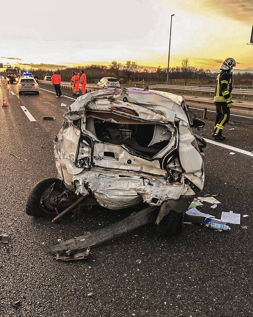 FOTO Pogledajte što je ostalo od auta u nesreći kod Zdenčine na A1. Čudo da nitko nije poginuo