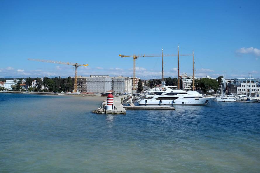 Zadar: Zbog izgradnje hotela zamućeno je more, građani su zabrinuti