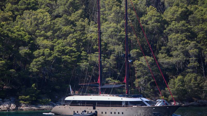 FOTO Od luftića do modernog jedrenjaka: Turisti plovilima 'okupirali' uvalu Pičena