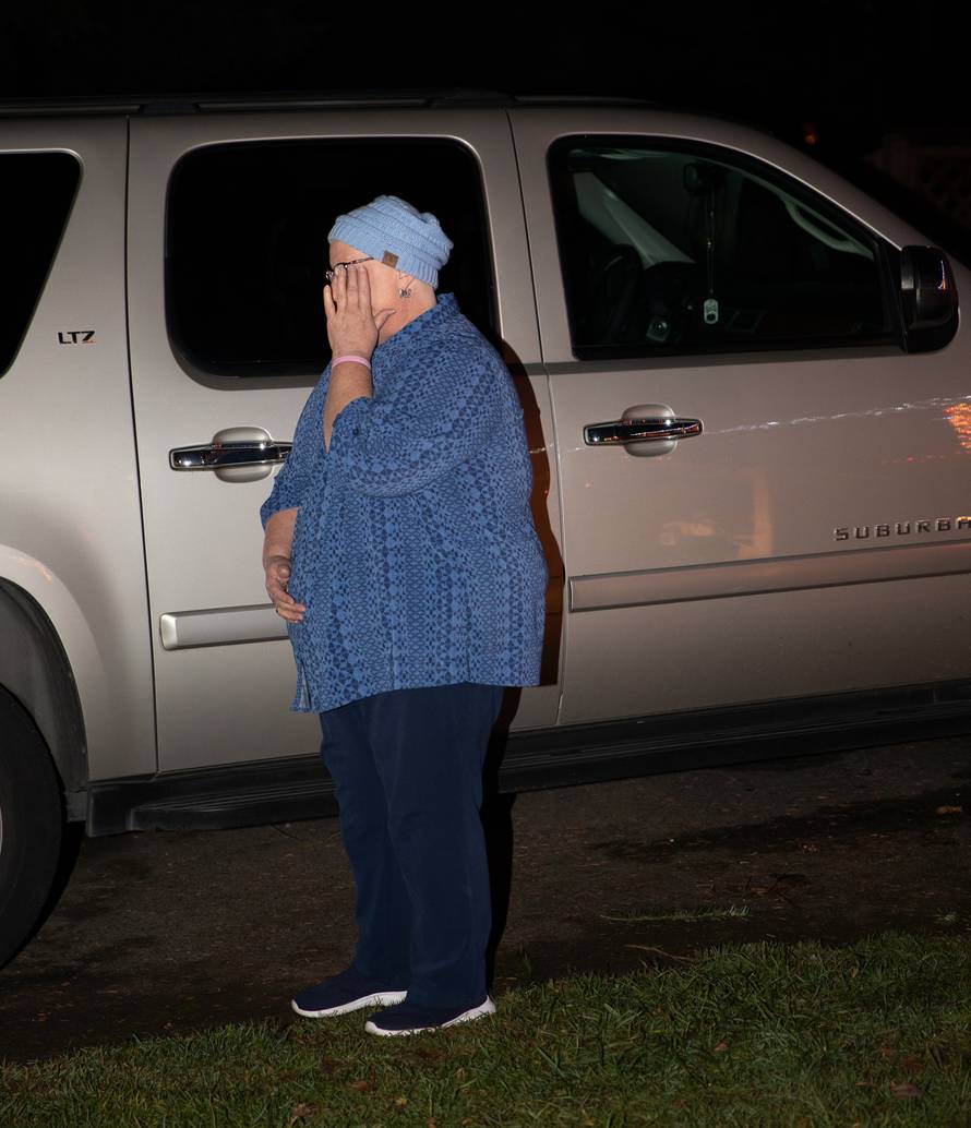 Najljepši dar: Učenici bolesnoj učiteljici pjevali božićne pjesme