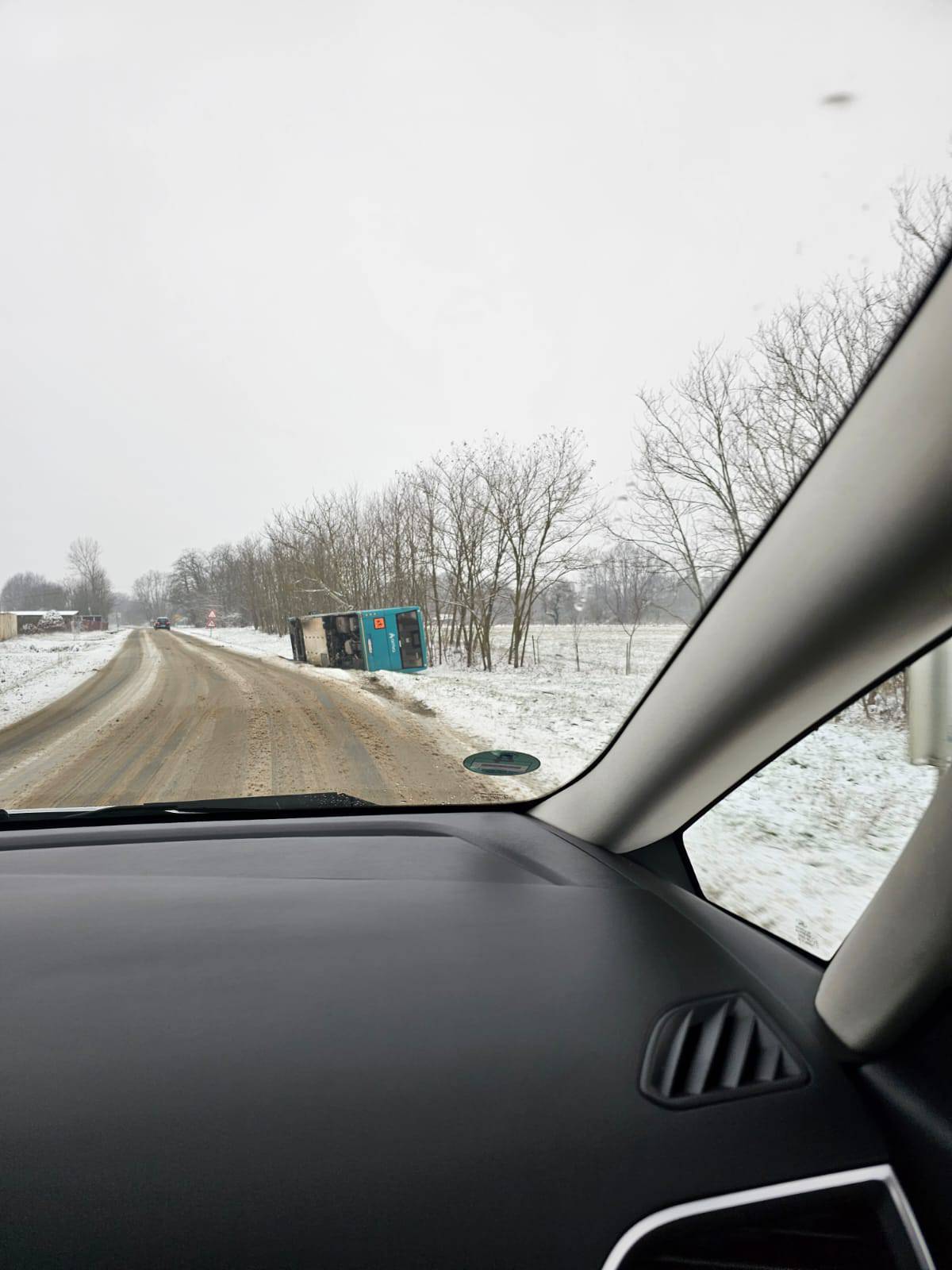 Prevrnuo se autobus u Ladimirevcima