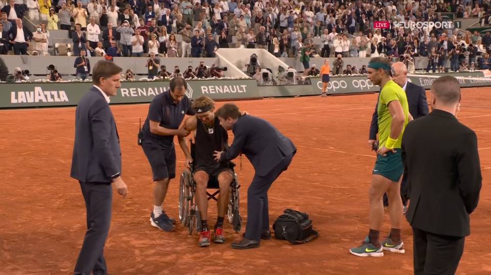 Šok u Parizu! Zverev vrištao od boli, predao Nadalu na štakama