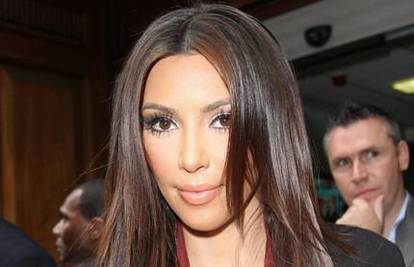 K. Kardashian pobjesnjela zbog lutke na napuhivanje 