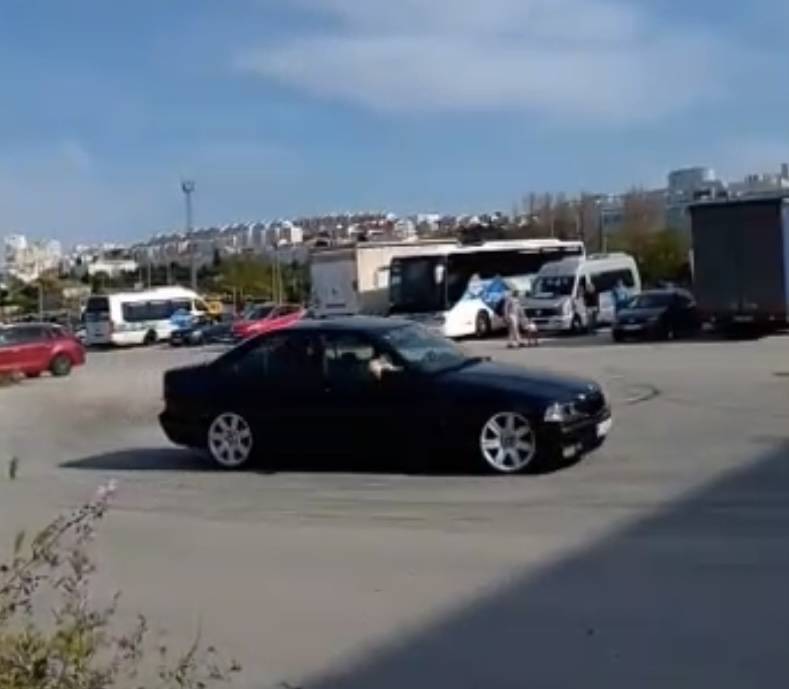 VIDEO Splitski 'relijaš' driftao BMW-om pa neslavno završio. Na odlasku se zabio u policiju