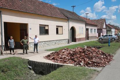 VIDEO Led im uništio kuće, aute i ubio rode: Stanovnici mjesta kraj Županje popravljaju štetu