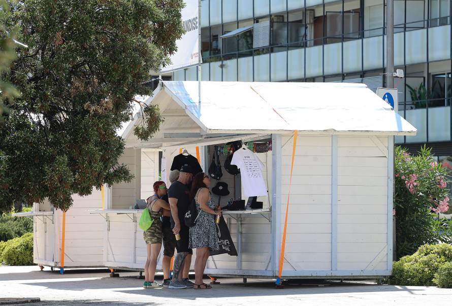 Split: Brojni mladi u centru uoči početka festivala Ultra