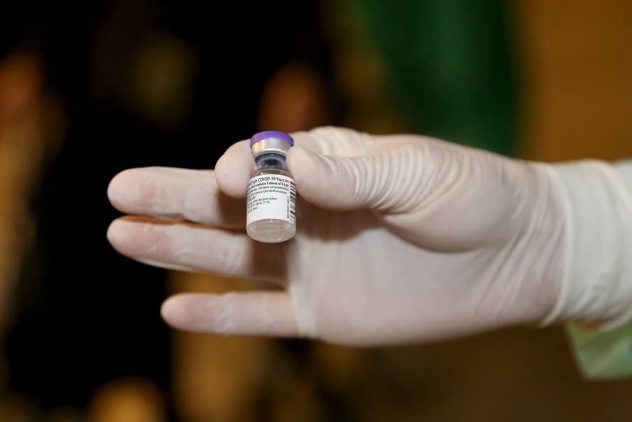 Cijepio se prvi liječnik u Splitu: 'Ne vjerujte onima koji govore da cjepivo nije sigurno'