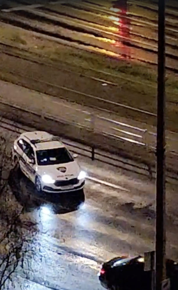 FOTO BMW-om se zabio u tramvajsku stanicu: Hitna odvela ozlijeđene u bolnicu