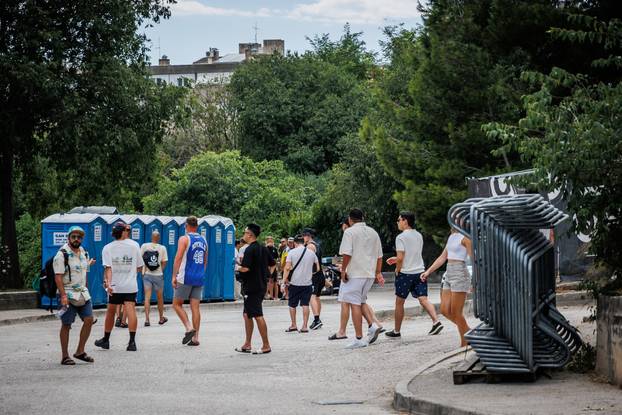 Split : Pred ulazom na Ultra Europe festival stvaraju se gužve za preuzimanje narukvica