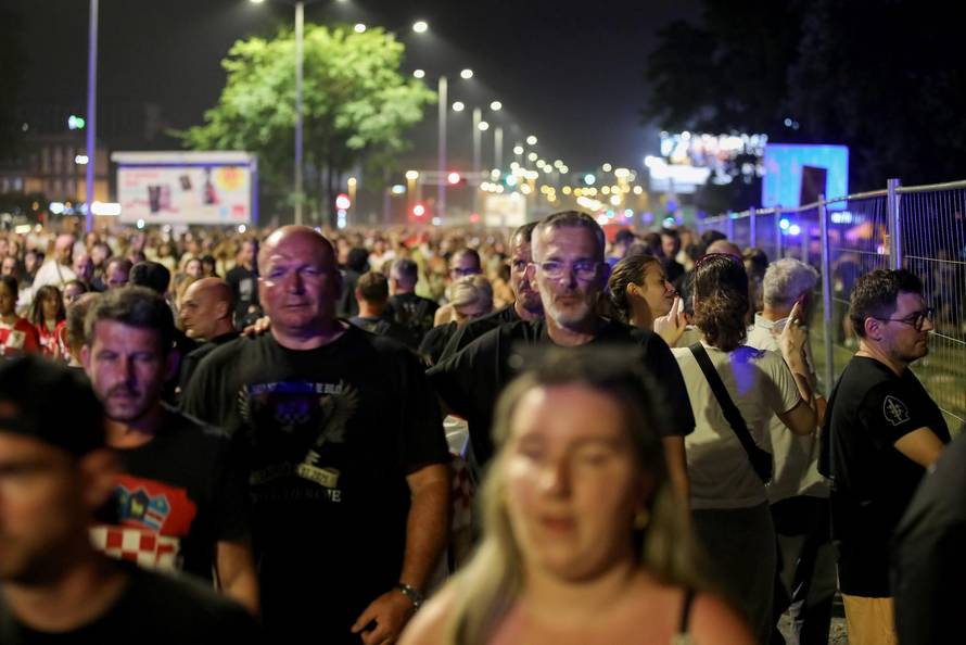 Zagreb: Završio je koncert Marka Perkovića Thompsona, kolone ljudi idu s hipodroma