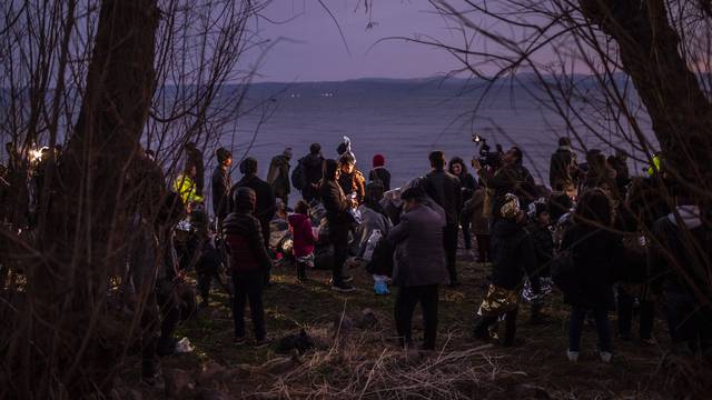 Tursko predsjedništvo odbacilo odgovornost za gole izbjeglice blizu grčke granice s Turskom