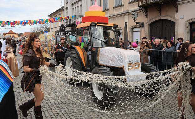 Velika povorka maskiranih grupa na 200. Samoborskom fašniku
