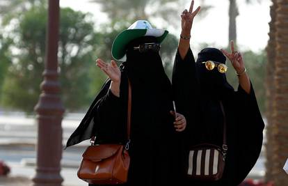Saudijska Arabija dopustit će ženama vožnju automobila