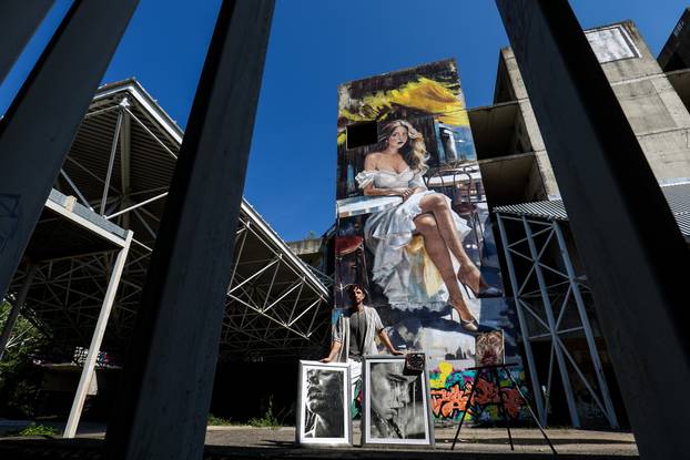 Zagreb: Dejan Šebastijan naslikao je ogroman mural na nedovršenoj bolnici u Blatu