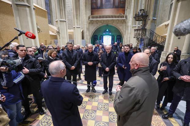 Zagreb: Andrej Plenković i mons. Dražen Kutleša obišli i razgledali obnovljenu unutrašnjost katedrale