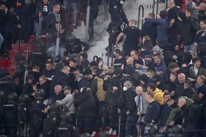 Sevilla: Specijalna policija intervenirala na utakmici GNK Dinamo - FC Sevilla