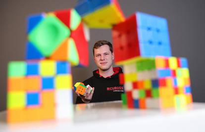 Hrvatski rekorder: Pogledajte kako David iz Petrinje Rubikovu kocku složi već za 5,55 sekundi