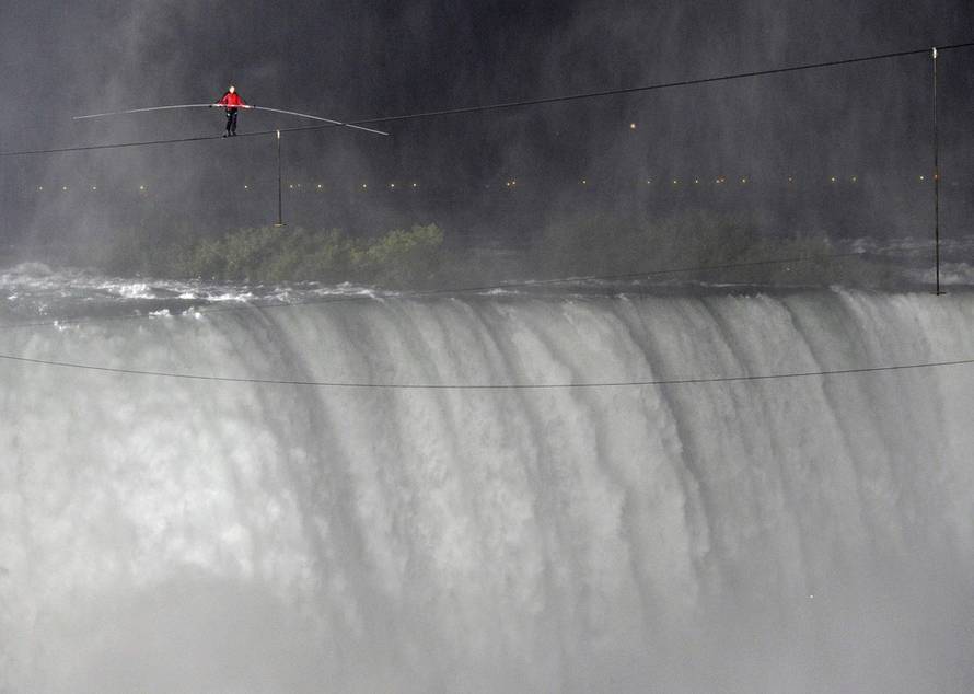 REUTERS/PXL