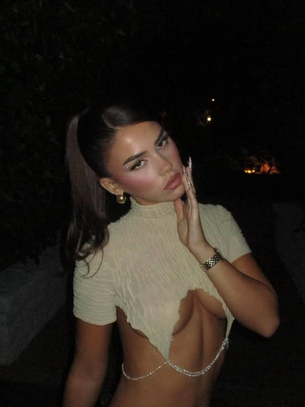 FOTO Proglasili su je kraljicom Coachelle: Seksi Leah grudnjak ne nosi, tangice joj odlično stoje