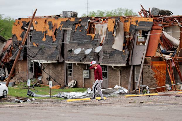 Tornadoes hit towns in Oklahoma