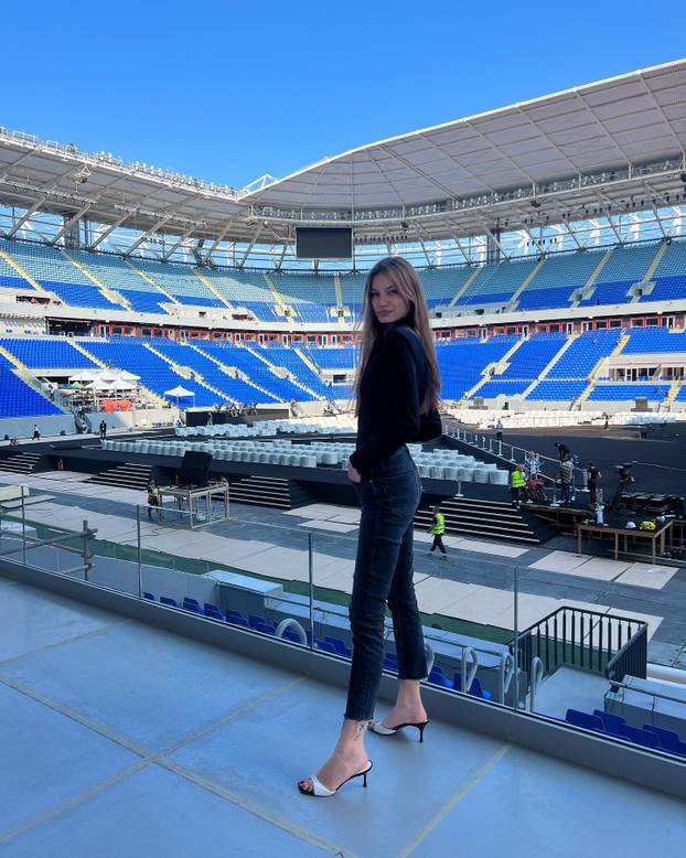FOTO 'Trogirska Heidi Klum' na Poljudu: Voli Hajduk i brze aute, a zavidi joj i Victoria Beckham