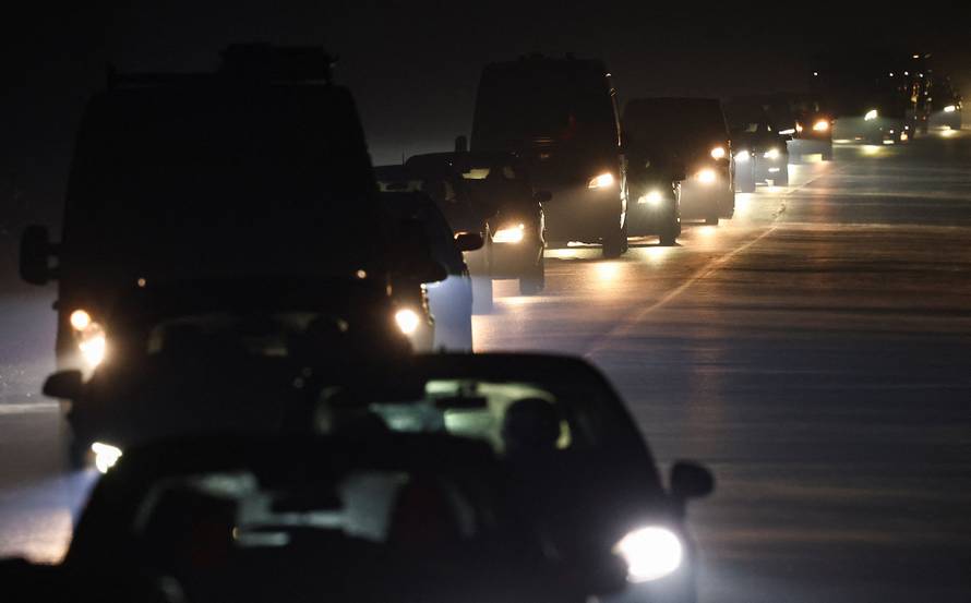 Evacuated residents leave Saint-Aubain-de-Medoc