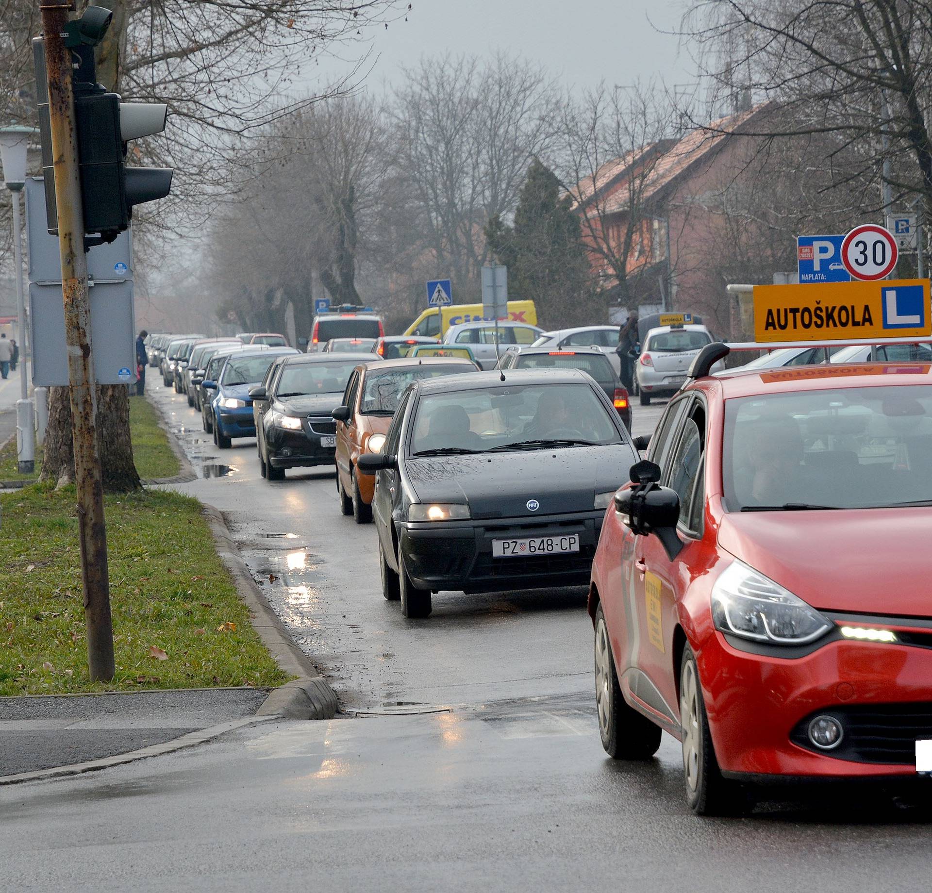 Dalmatincima se isplati zbog autoškole 'potegnuti' u Zagreb
