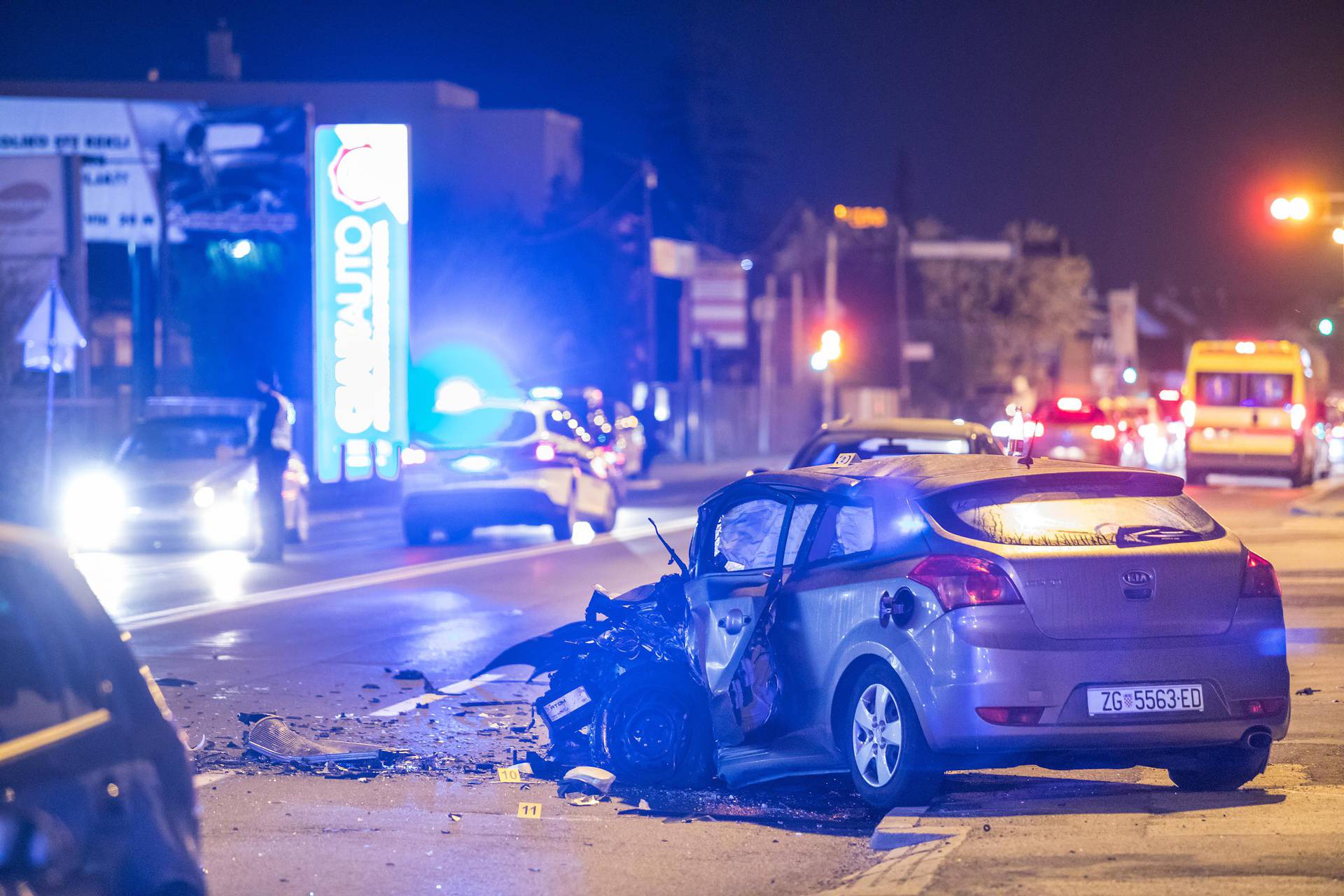 Nekoliko ljudi ozlijeđeno u sudaru više automobila u Sesvetama