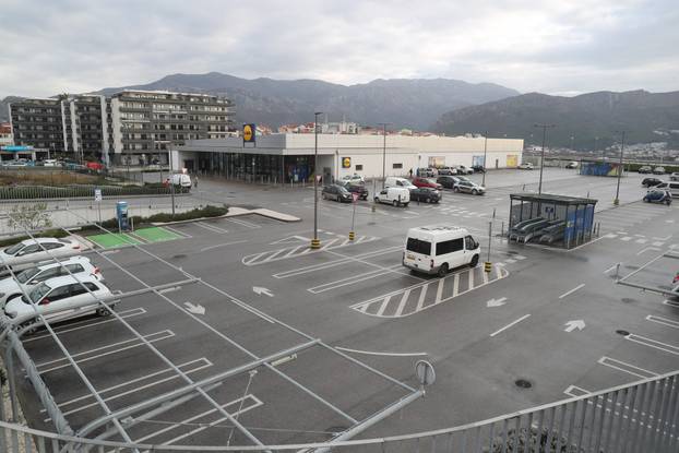Split: Prazna parkirališta trgovačkih lanaca